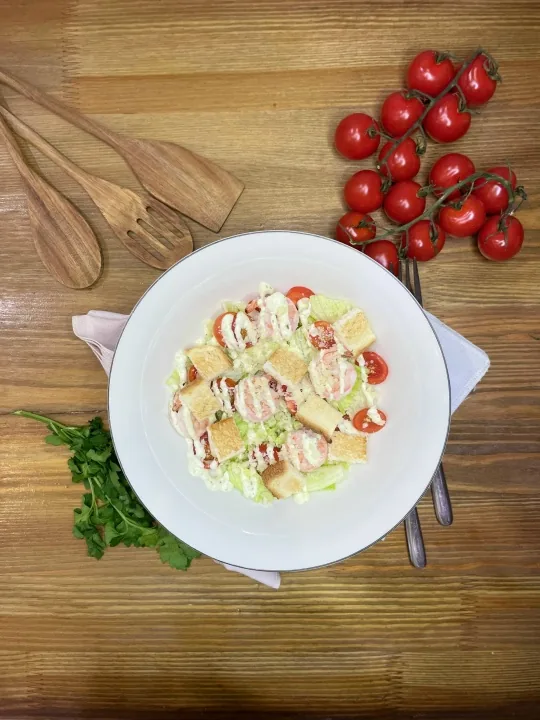САЛАТ ЦЕЗАРЬ С КРЕВЕТКАМИ